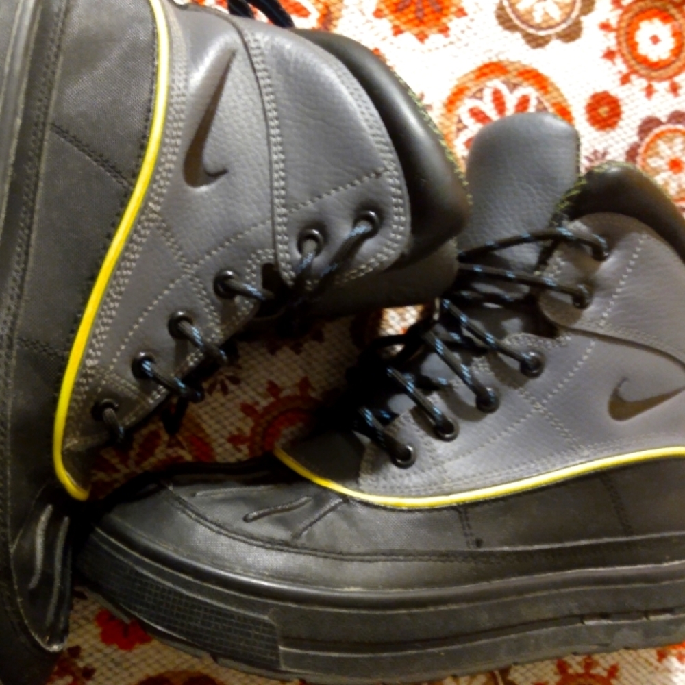 NIKE ACG "WOODSIDE II" BOOTS BIG KID'S sz.5.5y